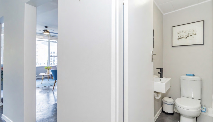 1 Bedroom Property for Sale in Vredehoek Western Cape